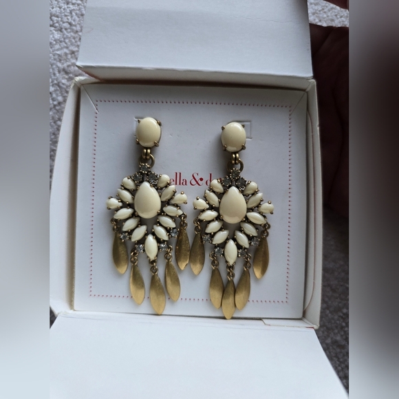 Stella &‎ Dot Chandelier Earrings, Cream/Ivory and Gold Tone - Picture 1 of 3